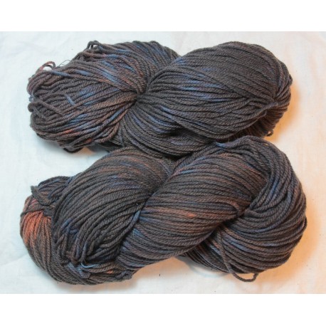 3-ply french wool Fado - Madder + Indigo with tie and dye effect 3-ply french wool Fado - Madder + Indigo with tie and dye effect