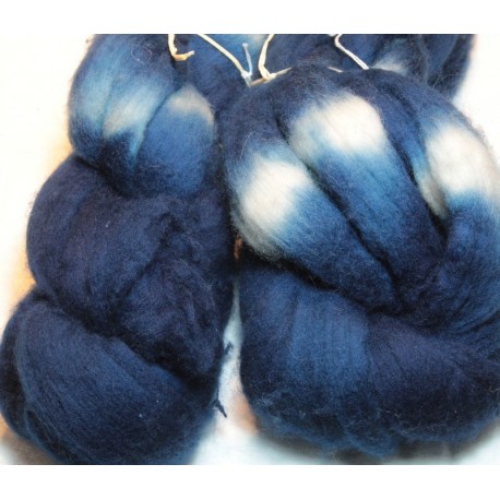 Organic merino top, indigo fermentation, tie and dye effect Organic merino top, indigo fermentation, tie and dye effect