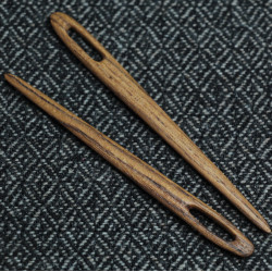 Naalbinding needle, solid wood - Light mahogany
