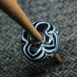 Handspindle - Black and white glass